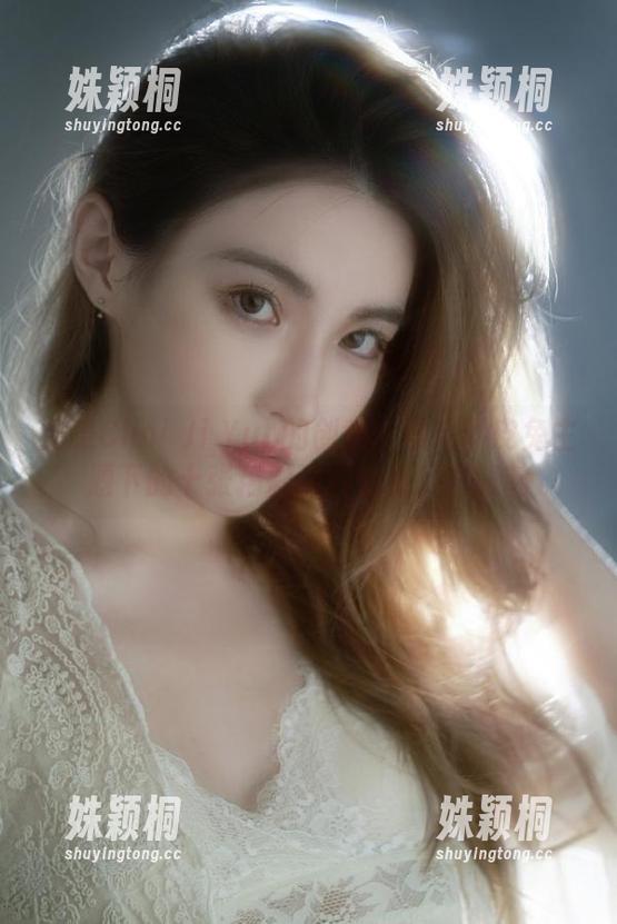 感受Choi Ji Yun的创意：黑色调皮兔主题下的十张精彩图片合集尽在眼前